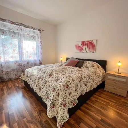Sunnyside Apartmanhaz Apartman