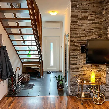Sunnyside Apartmanhaz Apartman *